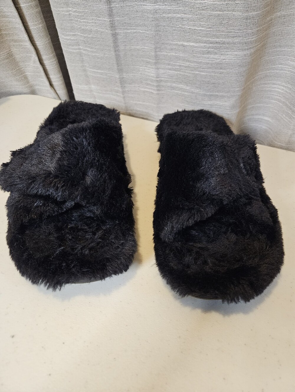Vionic Plush Slippers Black Open Toe Size 9